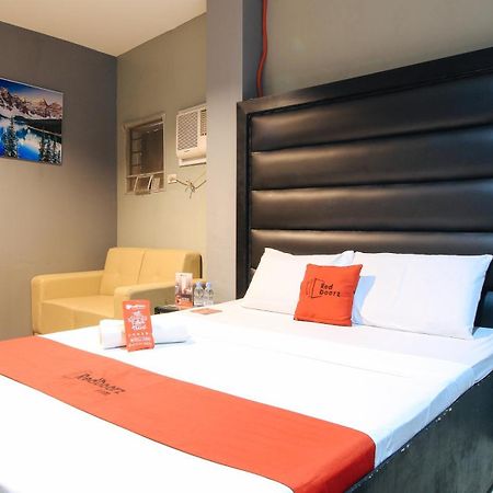Reddoorz @ P Florentino Street Sampaloc Manila Exteriör bild