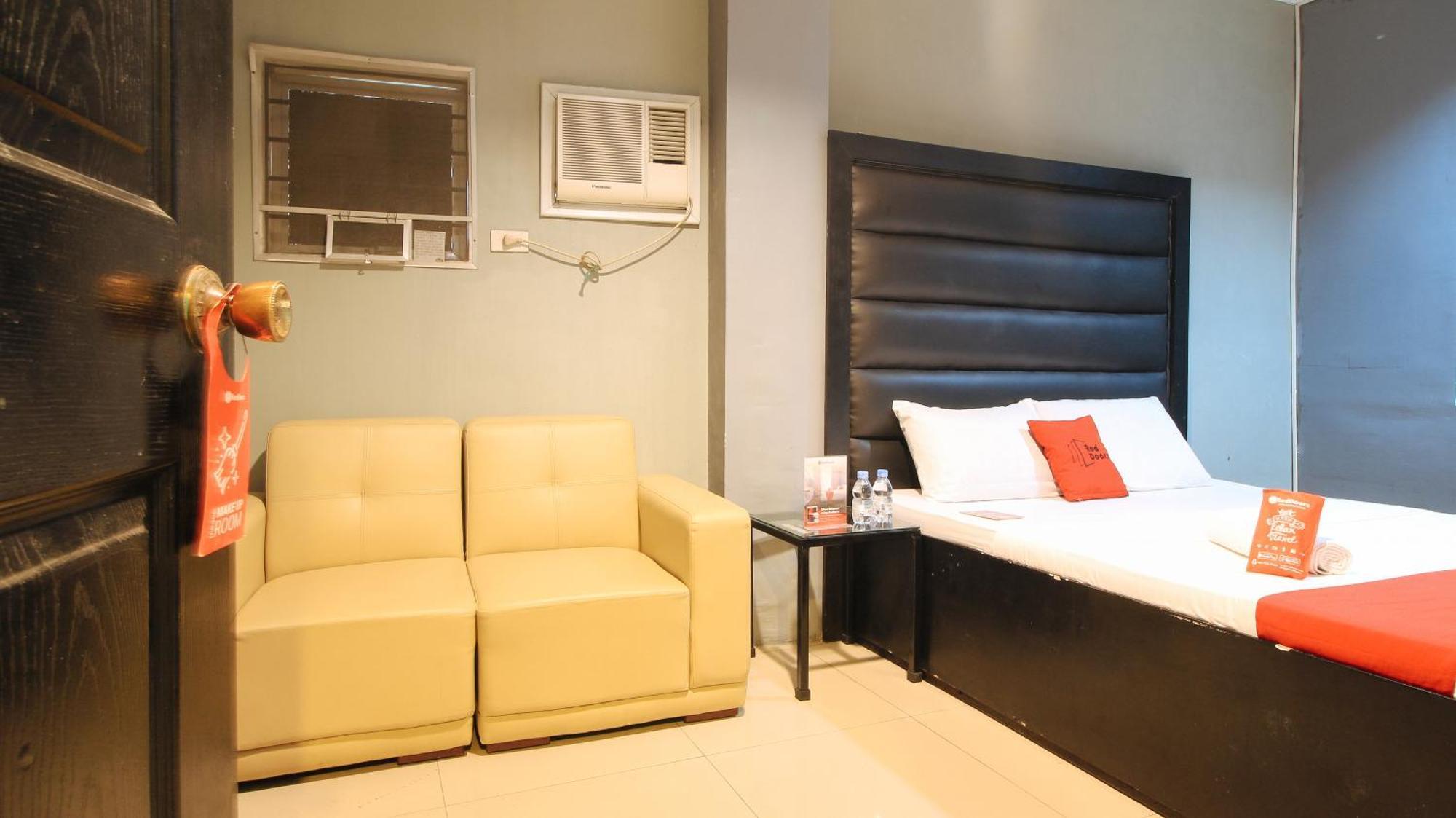 Reddoorz @ P Florentino Street Sampaloc Manila Exteriör bild