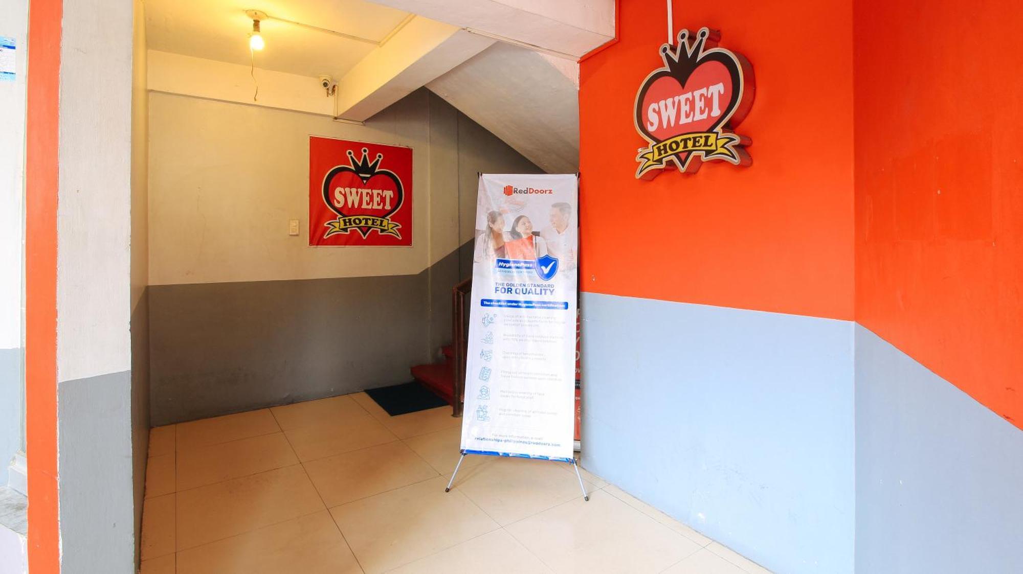 Reddoorz @ P Florentino Street Sampaloc Manila Exteriör bild