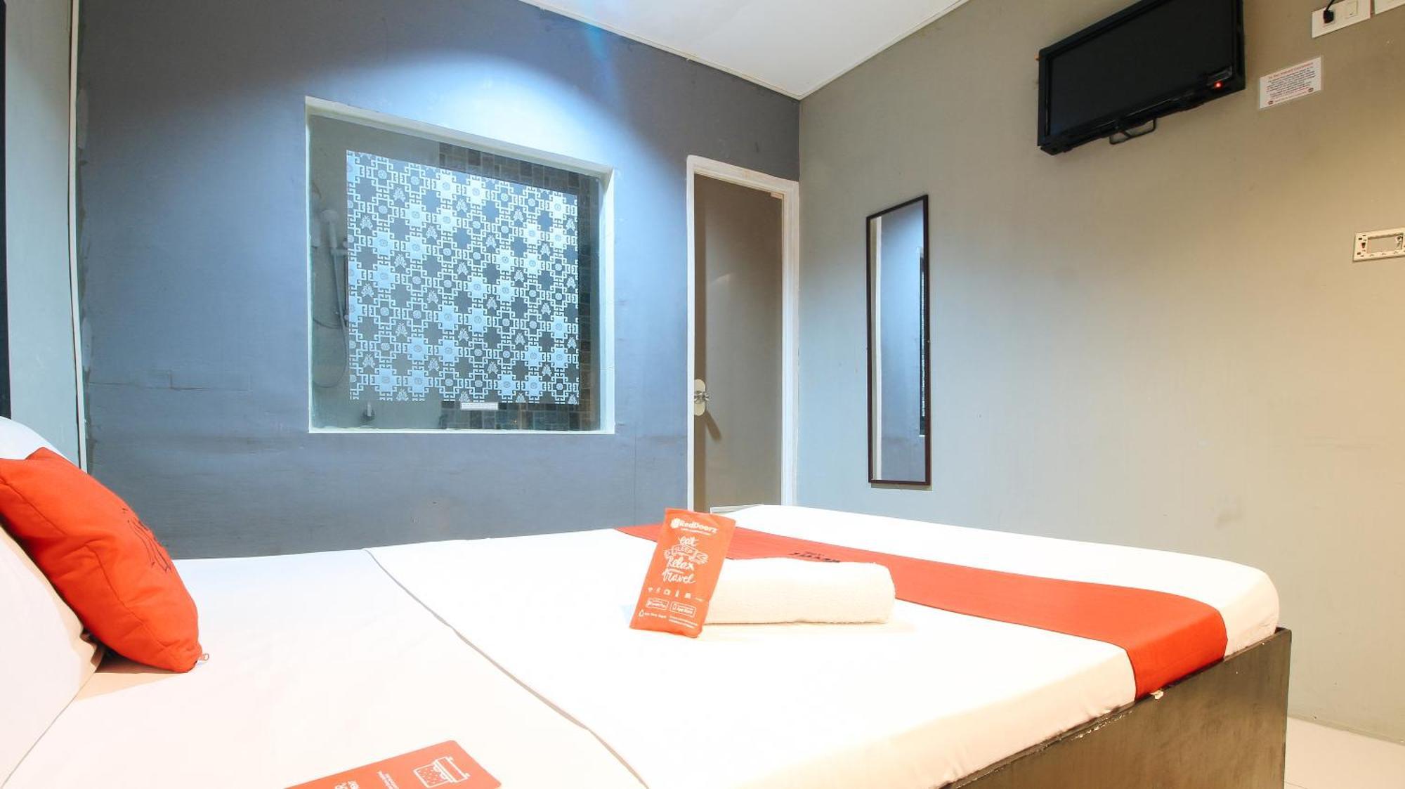 Reddoorz @ P Florentino Street Sampaloc Manila Exteriör bild