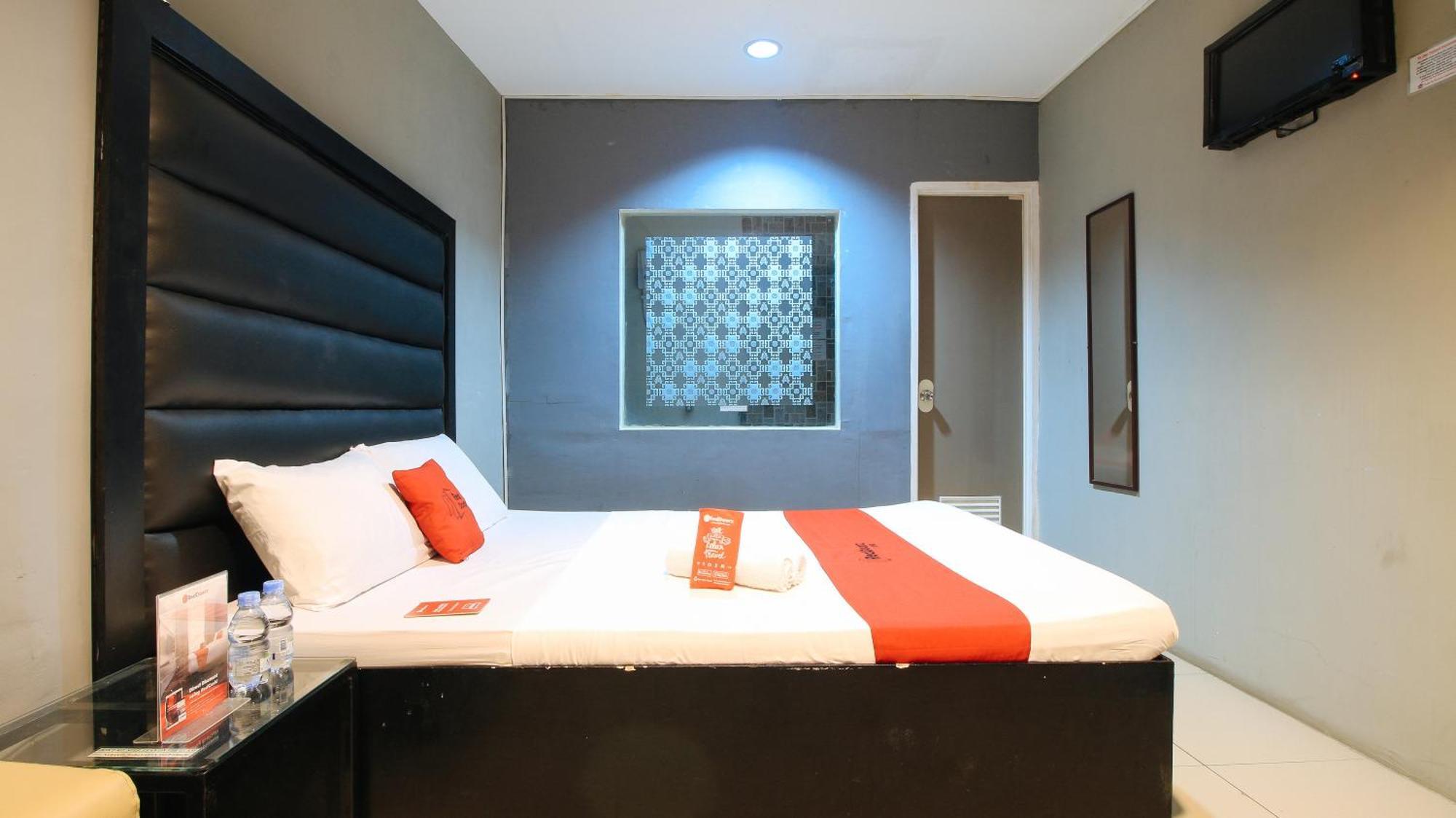 Reddoorz @ P Florentino Street Sampaloc Manila Exteriör bild