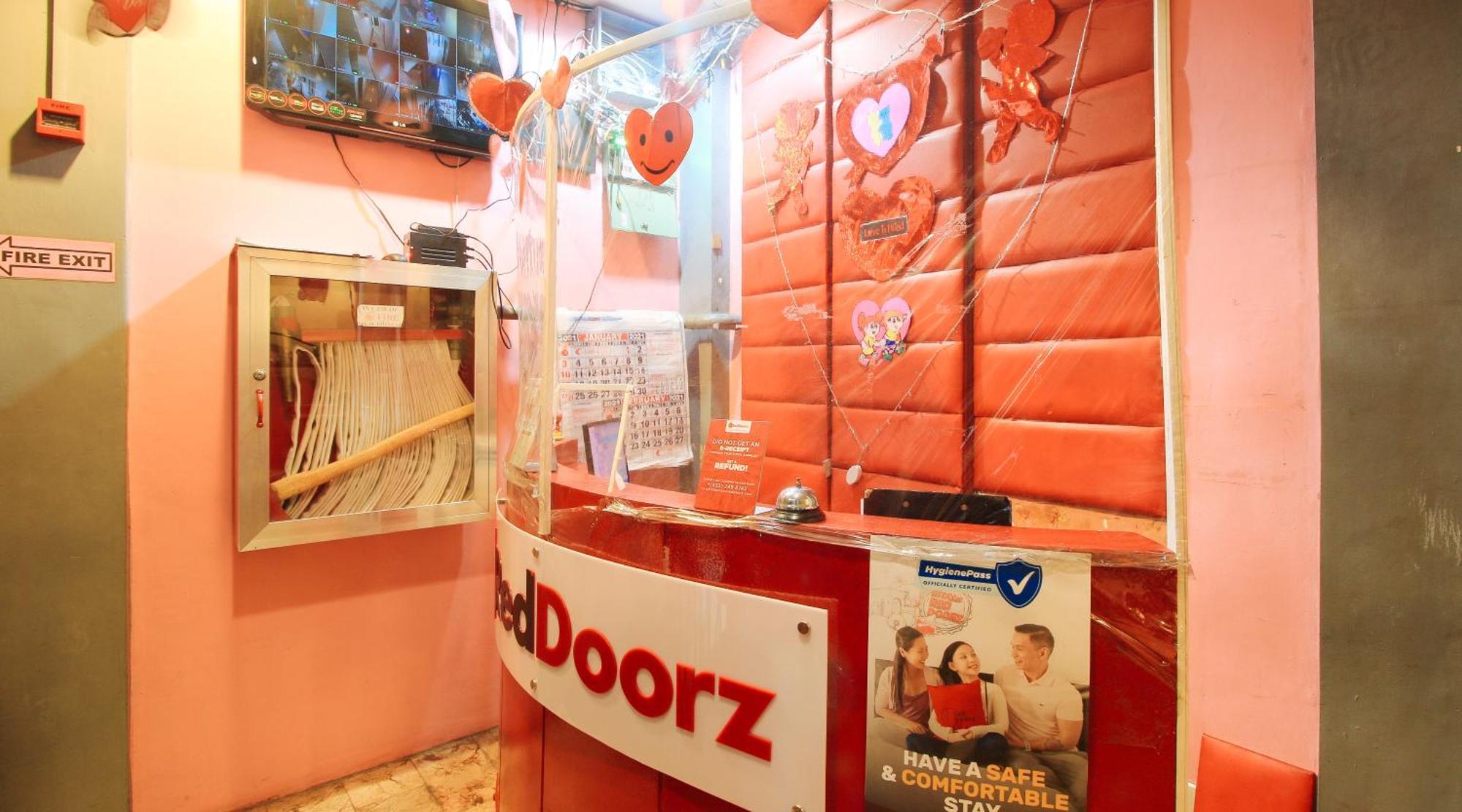 Reddoorz @ P Florentino Street Sampaloc Manila Exteriör bild