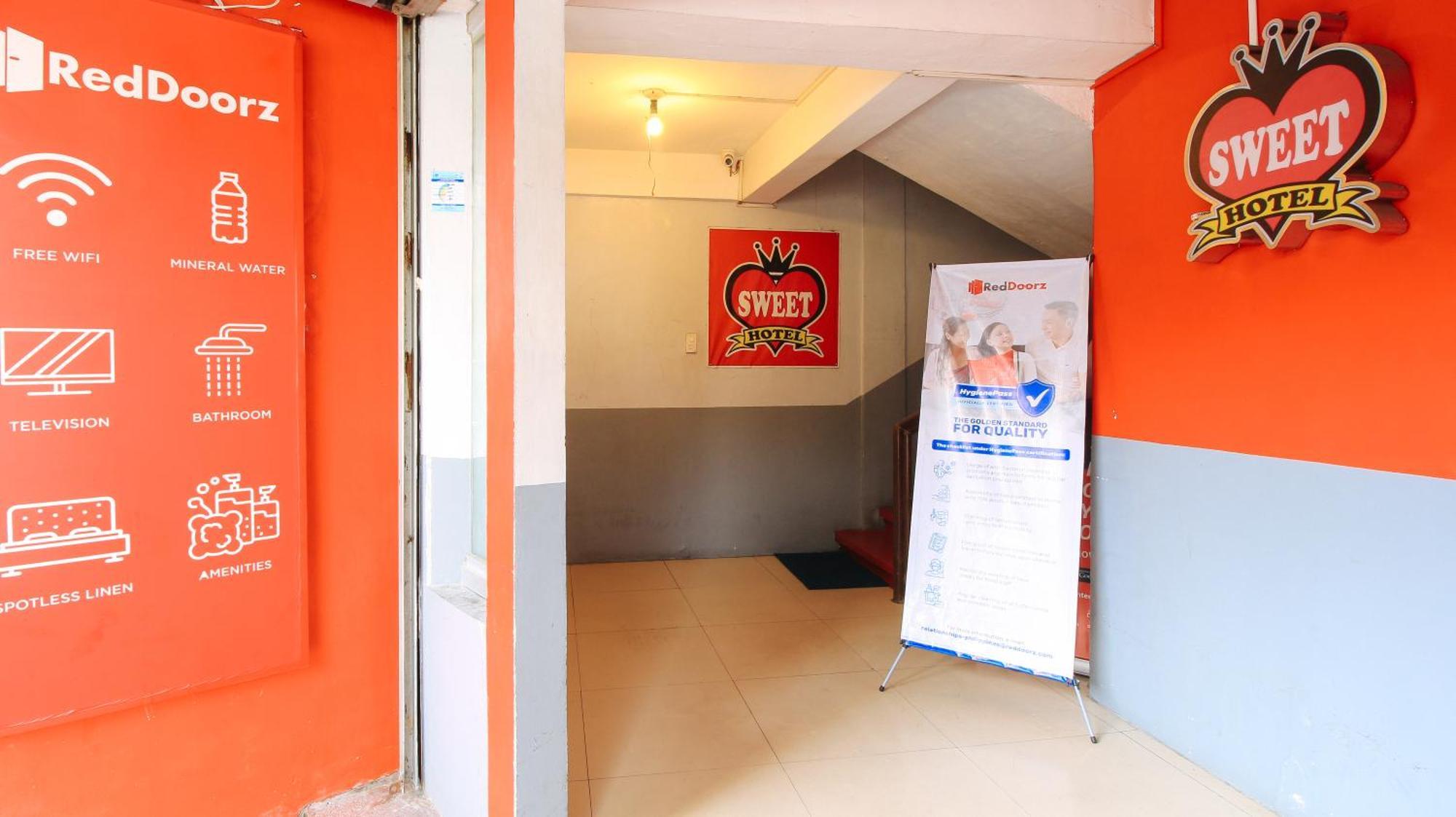Reddoorz @ P Florentino Street Sampaloc Manila Exteriör bild