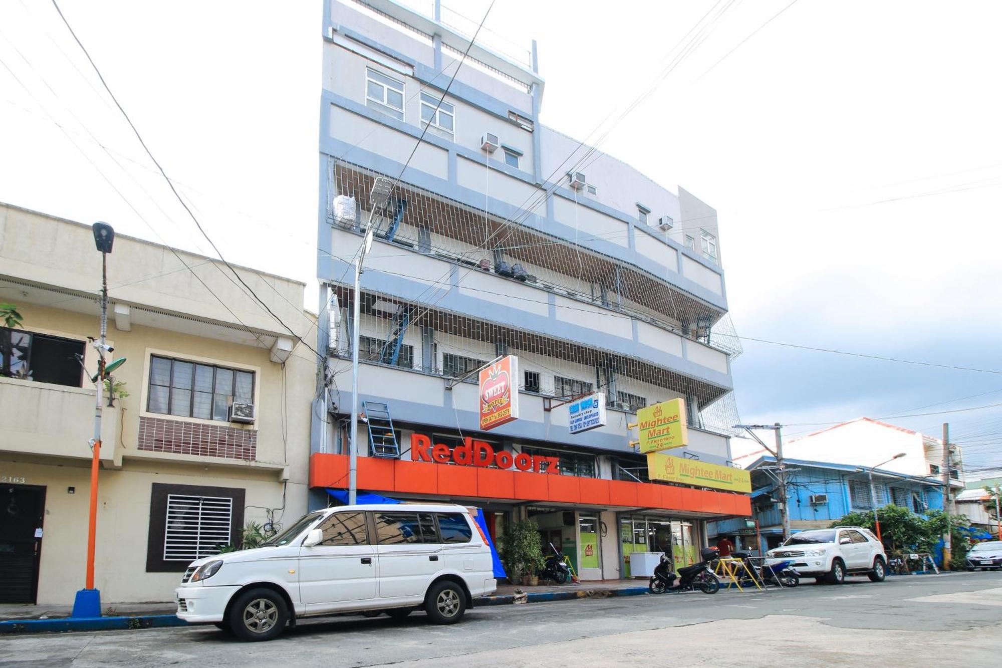 Reddoorz @ P Florentino Street Sampaloc Manila Exteriör bild