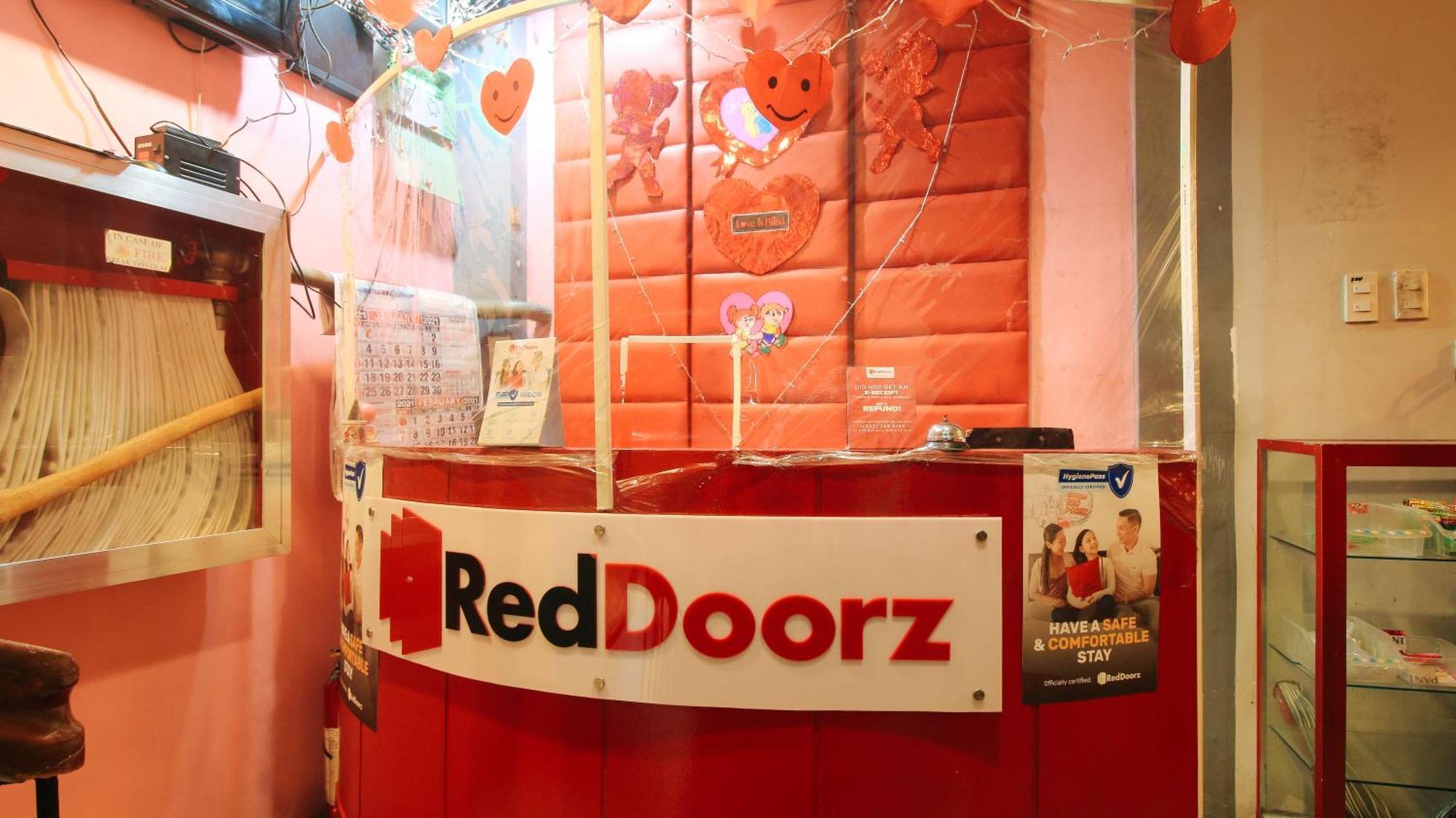 Reddoorz @ P Florentino Street Sampaloc Manila Exteriör bild